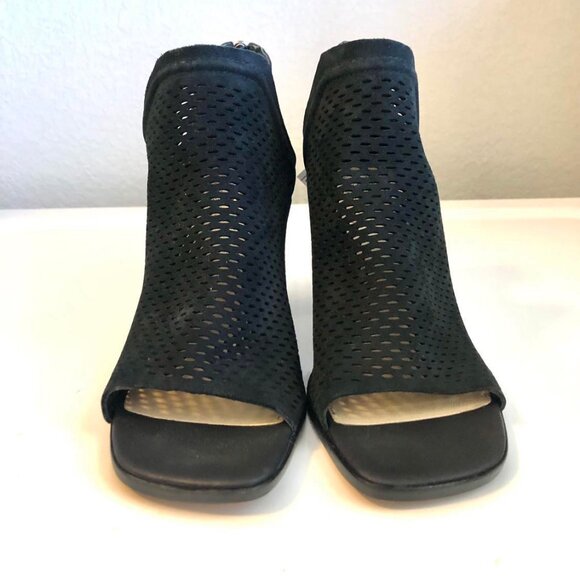 NWT VINCE CAMUTO Katnina Perforated Leather Bootie Peep-toe Black 7.5 MSRP $149 - Picture 3 of 9